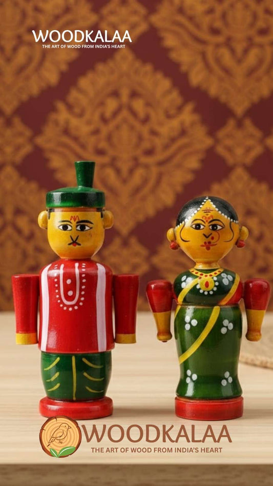 WOODEN VILLAGE-STYLE COUPLE